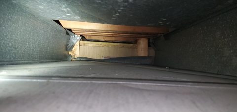 Poussière à l’intérieur d’un conduit rectangulaire