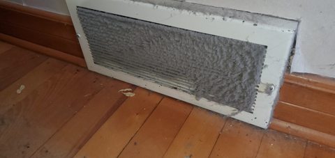 Nettoyage d’une grille de ventilation