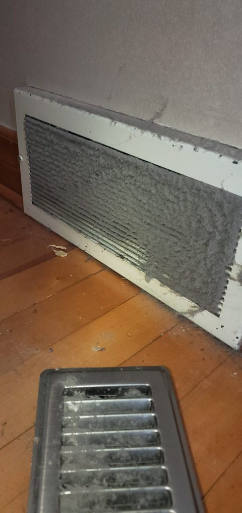 Ouverture de ventilation dans le plancher