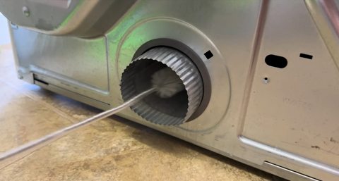 Raccord de ventilation derrière une sécheuse