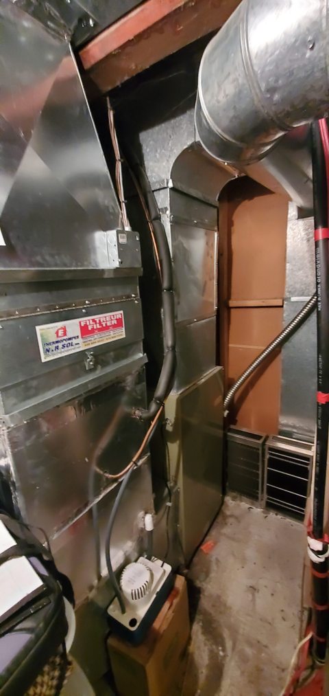 Réseau de ventilation au-dessus d’une fournaise
