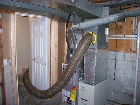 Installation de conduits au sous-sol
