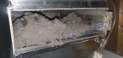 Résidus retirés d’une ouverture de ventilation